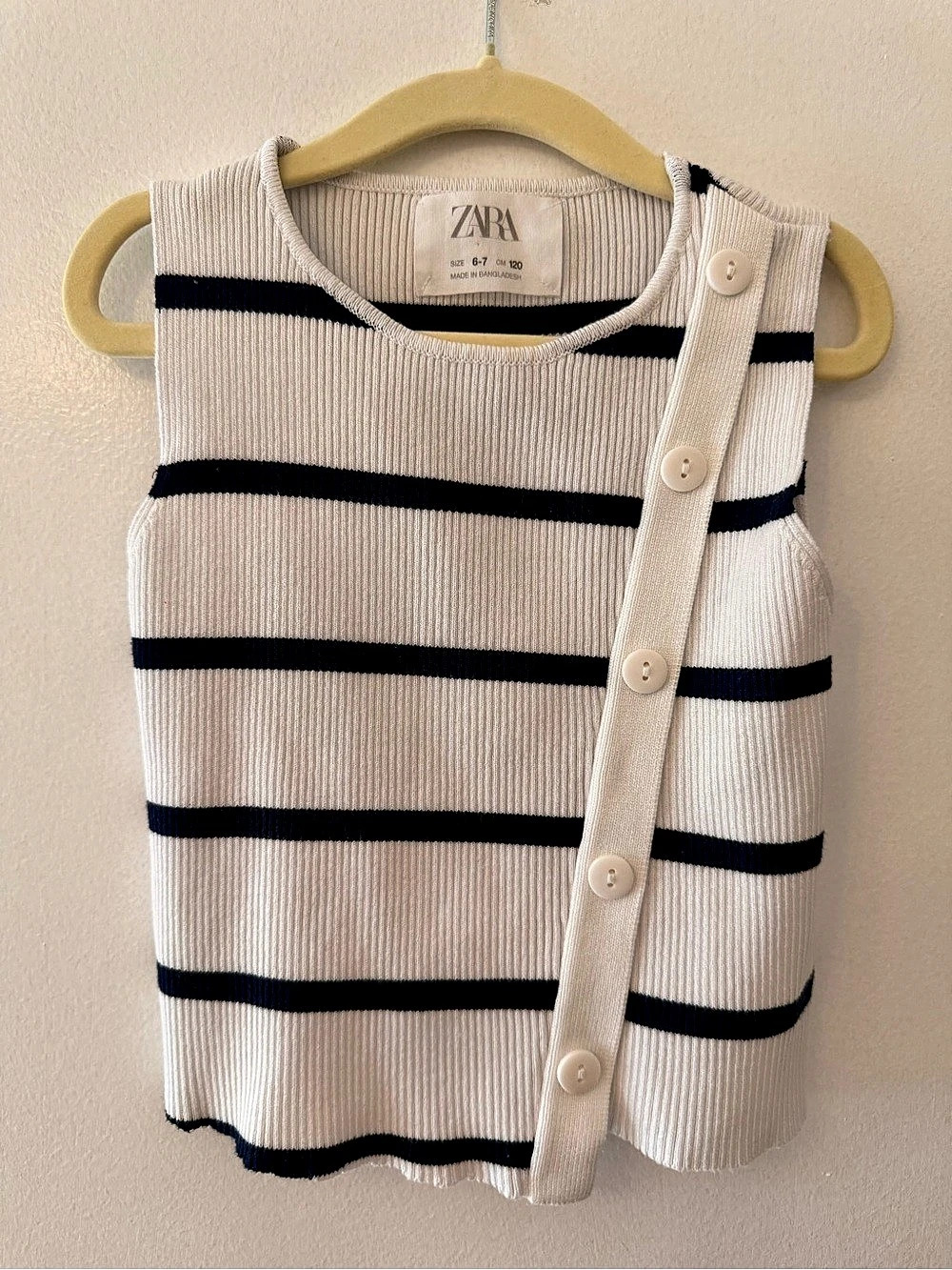 Zara Girls Striped Sweater Vest in Cream & Black Size 6-7 Like New